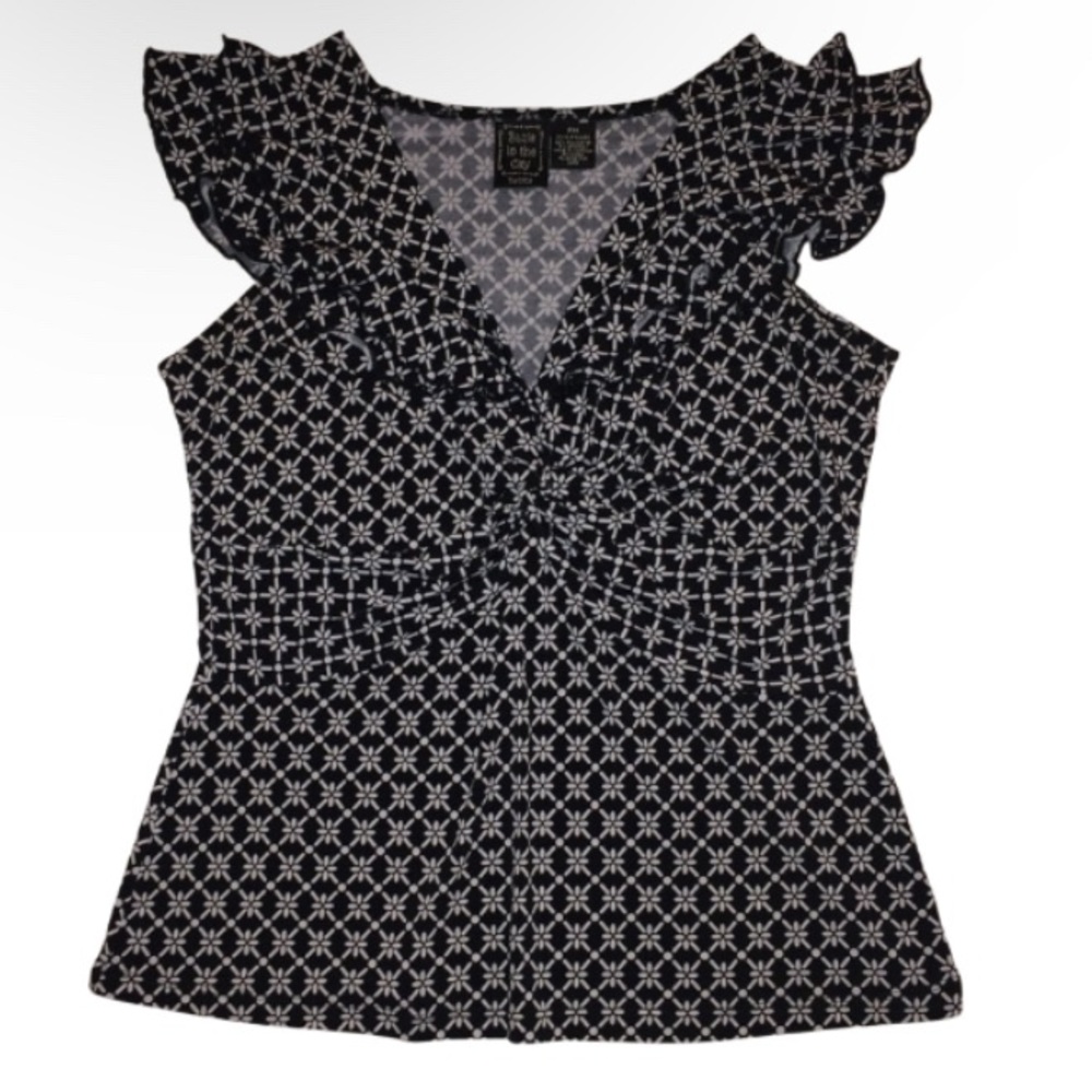 Black and White Design Top Size Petite Medium